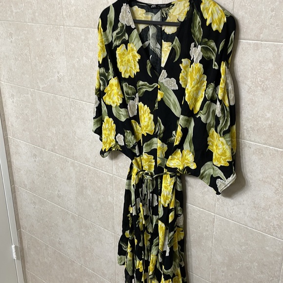 6/$18 Zara items size small - Picture 7 of 7